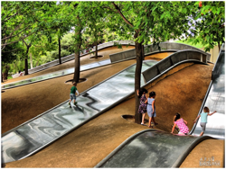 Children love parks, and Barcelona is fortunate to have some green areas for the little ones. Discover which parks in Barcelona are best to go with children.